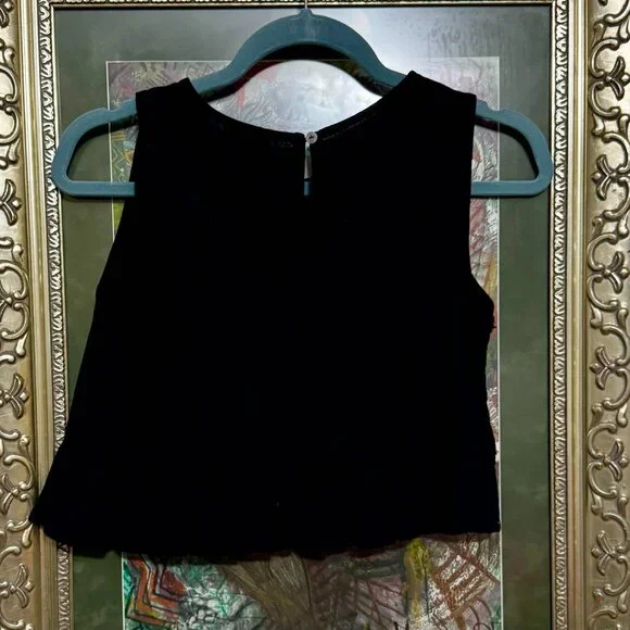 Nicole Miller Black Linen Blend Cropped Top XS Ruffled Hem - Picture 3 of 3